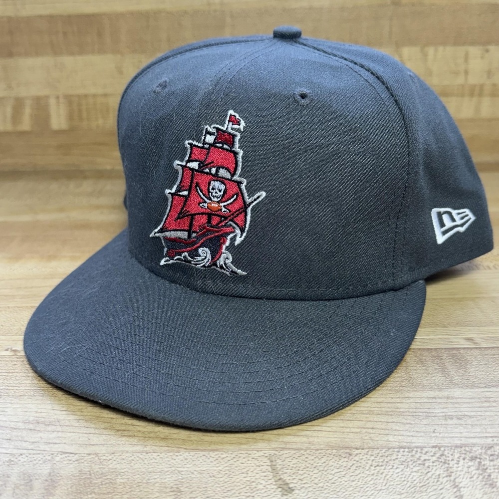 Tampa Bay‎ Buccaneers Hat Cap Fitted Mens 7 1/2 Grey NFL Football New Era